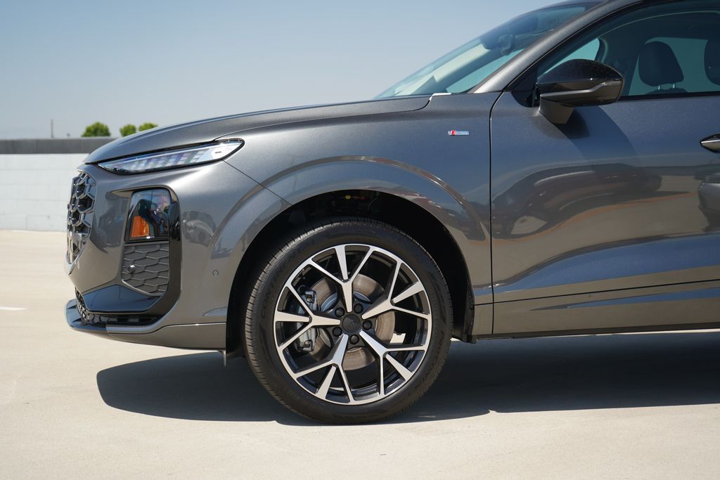 Thumbnail: 2026 Audi Q3 - 2