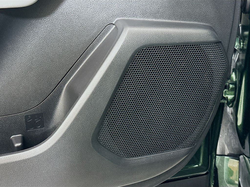 2024 Toyota Highlander LE 18