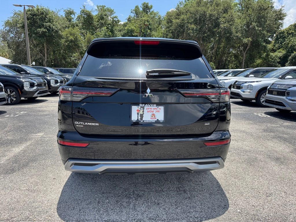 2025 Mitsubishi Outlander SE photo 4