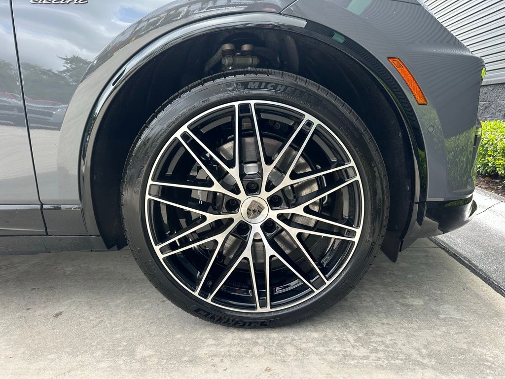 Thumbnail: 2026 Porsche Macan - 15