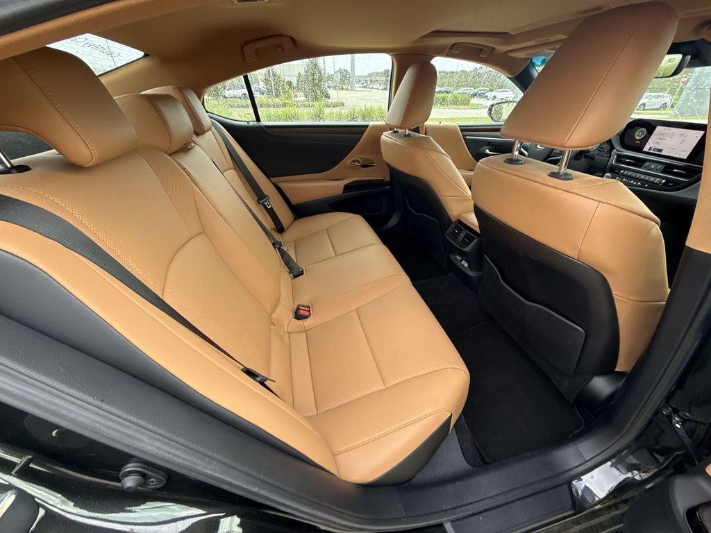 Thumbnail: 2025 Lexus ES - 17