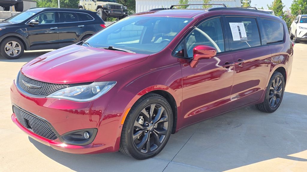 2020 Chrysler Pacifica Touring L Plus's photo