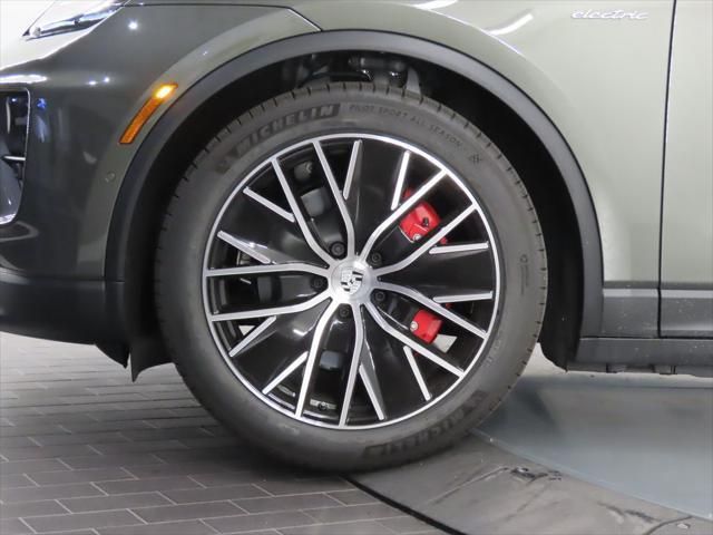 Thumbnail: 2025 Porsche Macan - 11