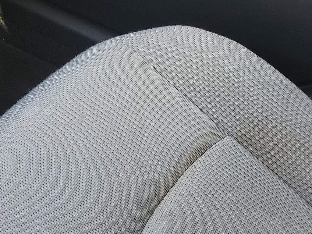 2021 Toyota Corolla LE photo 23