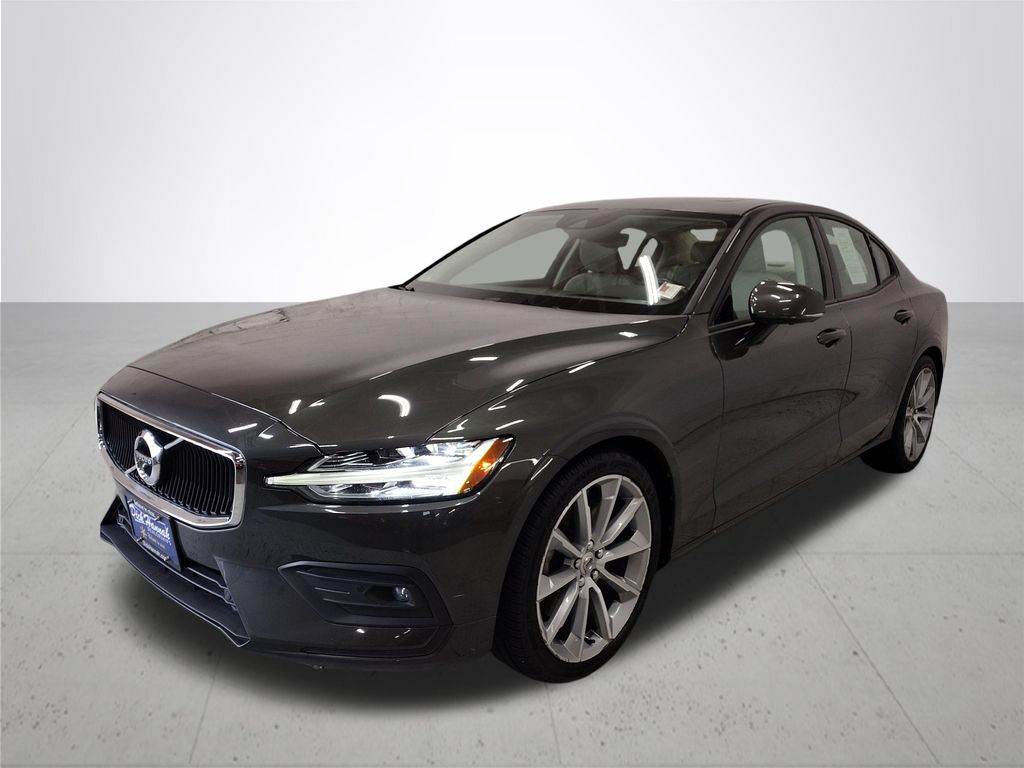 2021 Volvo S60 T6 Momentum
