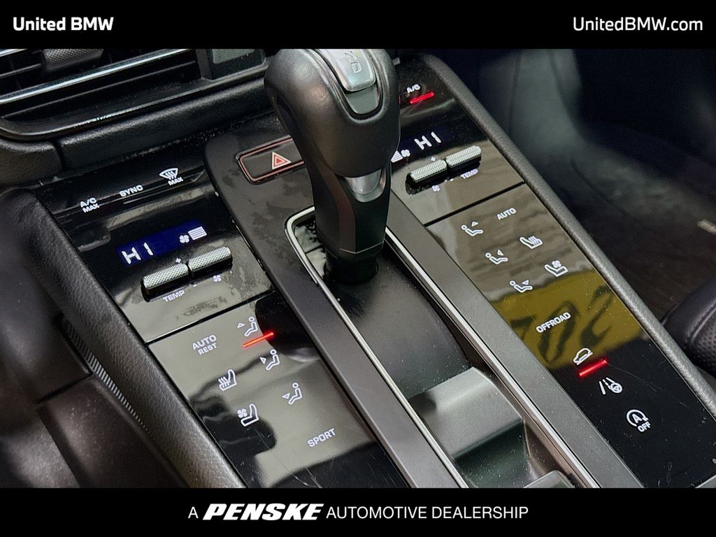 Thumbnail: 2023 Porsche Macan - 11