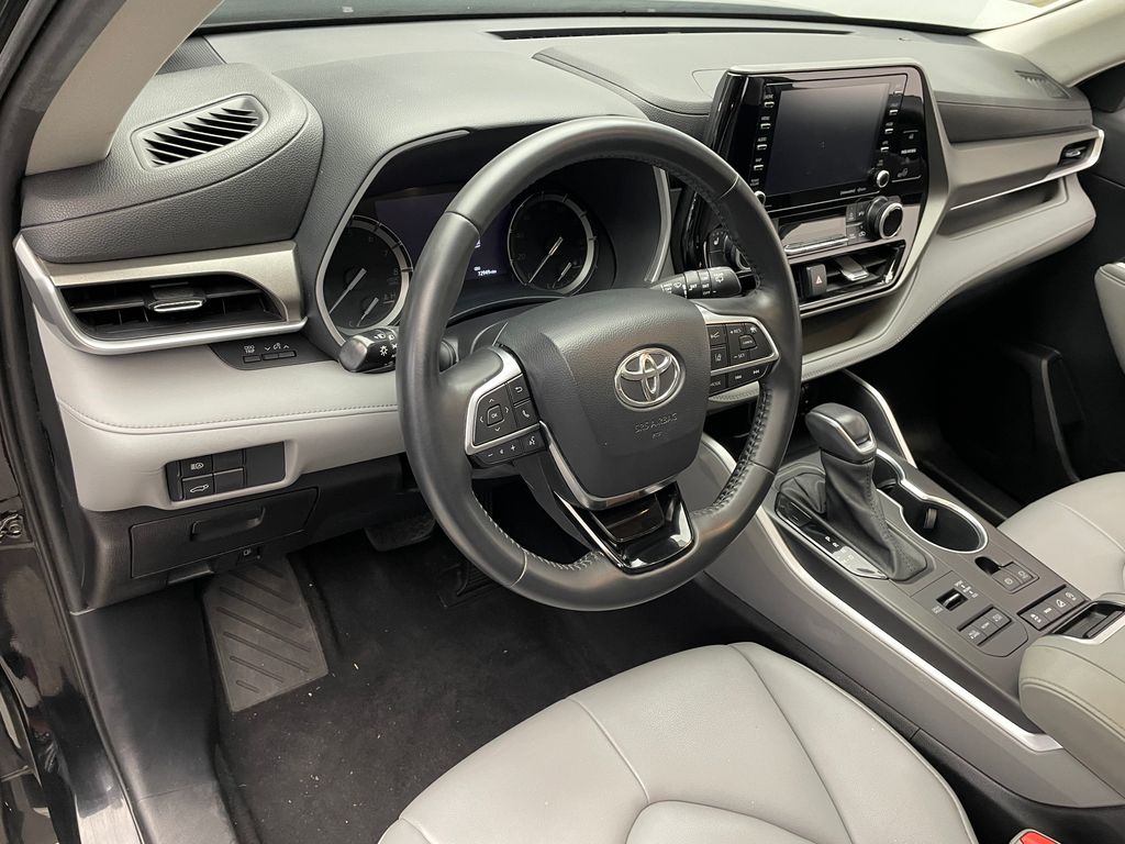 Thumbnail: 2021 Toyota Highlander - 11