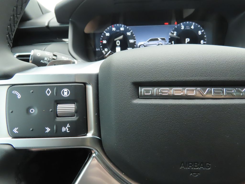 Thumbnail: 2025 Land Rover Discovery - 11