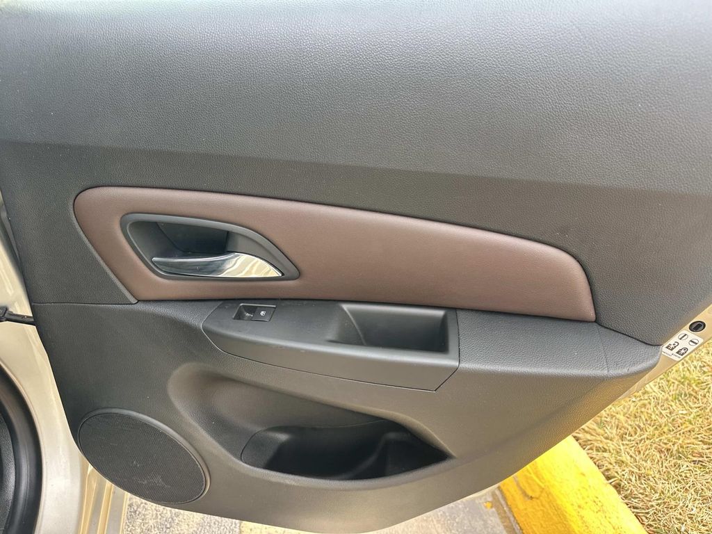 Thumbnail: 2016 Chevrolet Cruze - 22