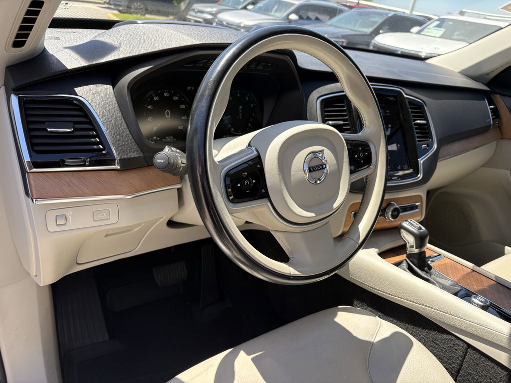 Used 2022 Denim Blue Metallic Volvo T6 Momentum image 14