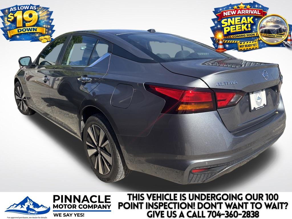 View vehicle photo 4
