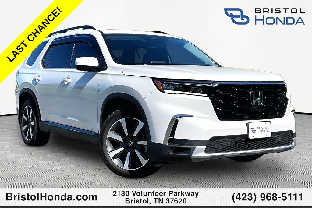 Platinum White Pearl 2023 Honda Pilot SUV / Crossover All-Wheel Drive Automatic