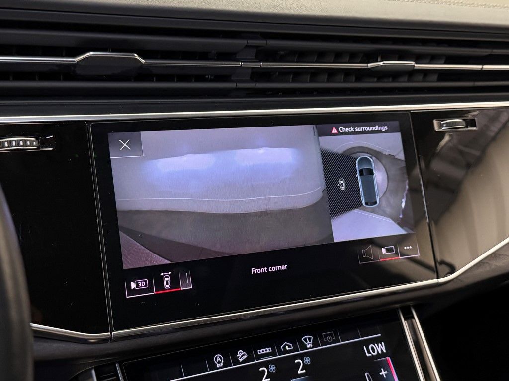 2022 Audi Q8 Prestige 32
