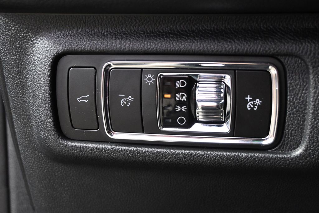 New 2026 Black Lincoln Reserve image 24