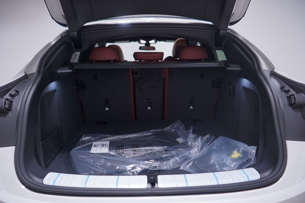 Thumbnail: 2025 BMW X4 - 13