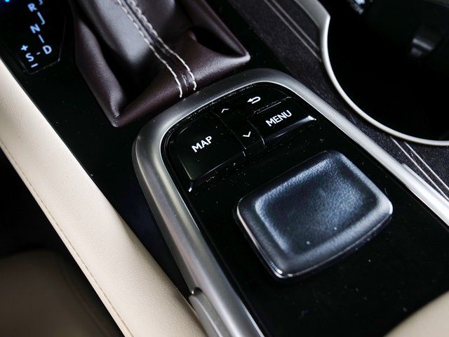 Used 2019 White Lexus 450h image 22