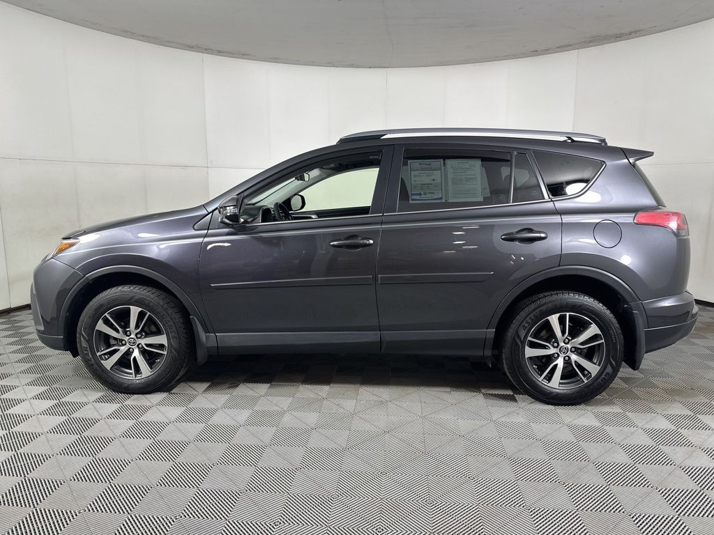 Used 2018 Gray Toyota XLE image 23