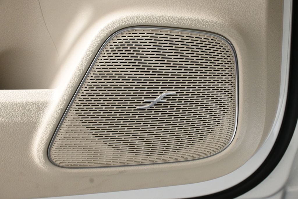 Thumbnail: 2024 Mercedes-Benz GLB - 30