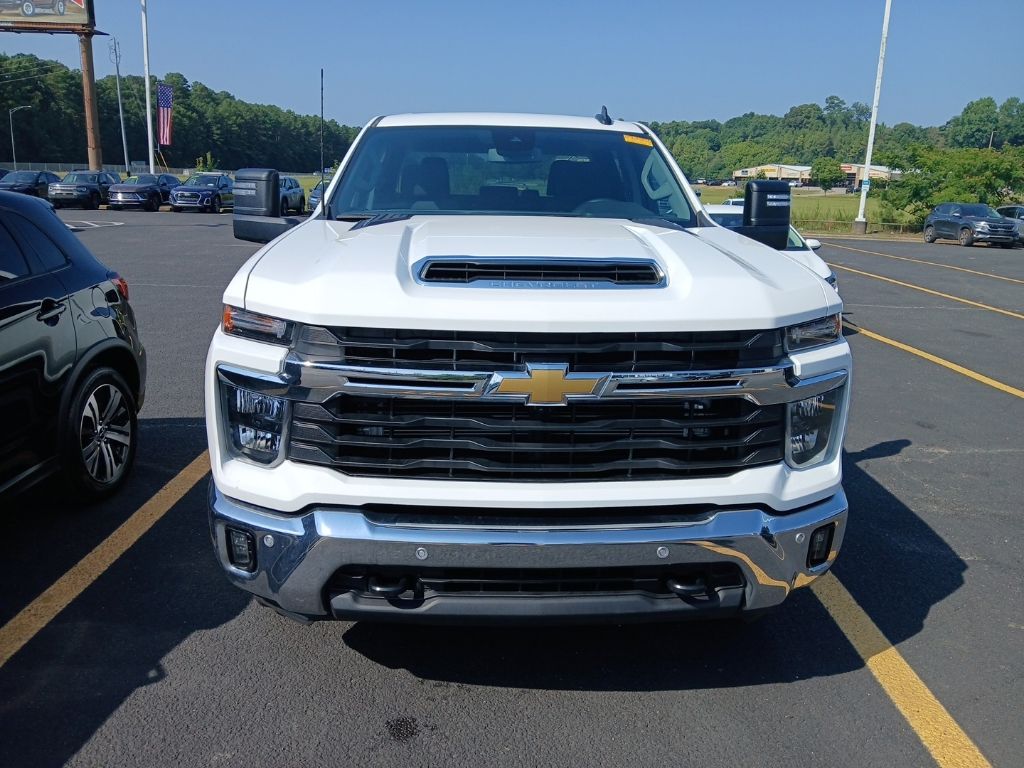Summit White 2025 Chevrolet Silverado 2500HD Pickup Truck Four-Wheel Drive Automatic