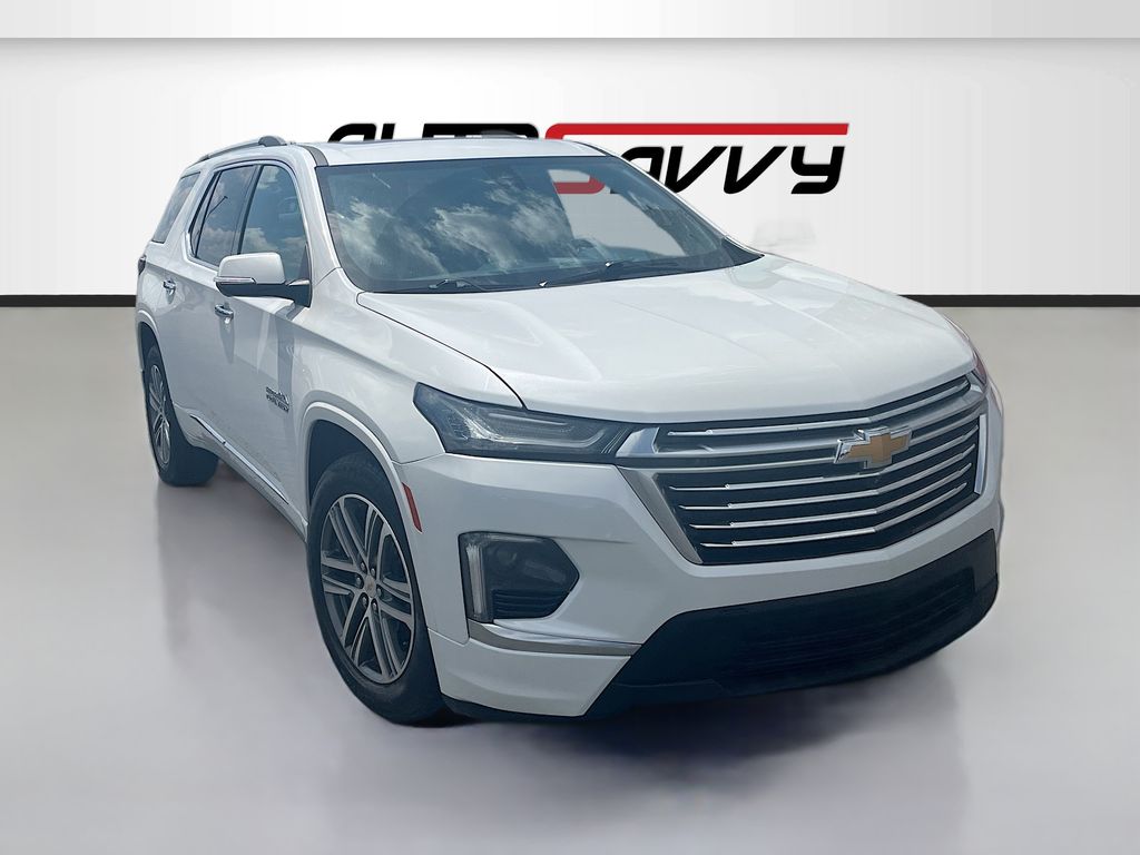 White (Iridescent Pearl Tricoat) 2022 Chevrolet Traverse SUV / Crossover Four-Wheel Drive 9-Speed Automatic