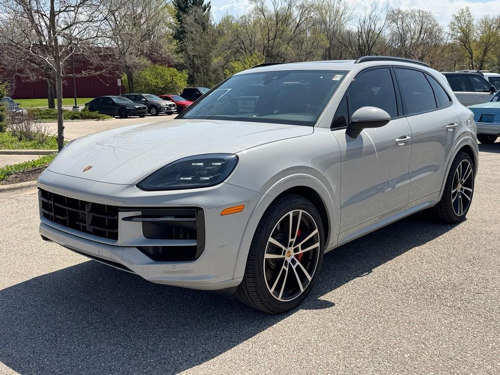 Chalk 2024 Porsche Cayenne S AWD SUV / Crossover All-Wheel Drive 8-Speed Automatic