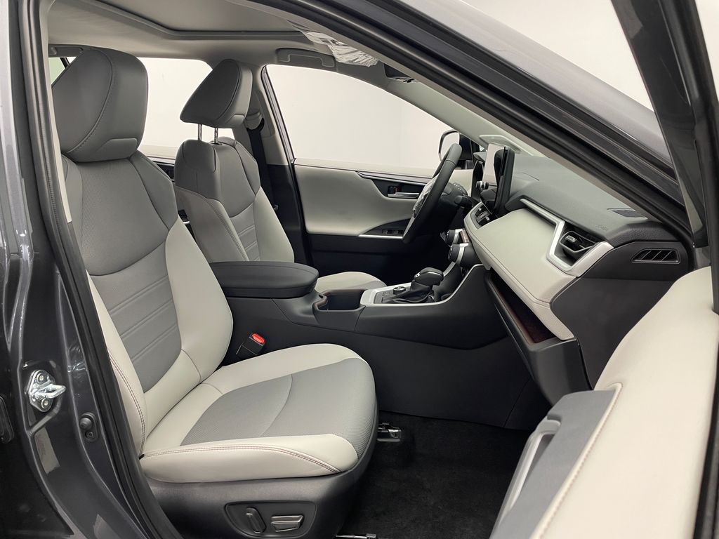 Thumbnail: 2025 Toyota RAV4 - 18