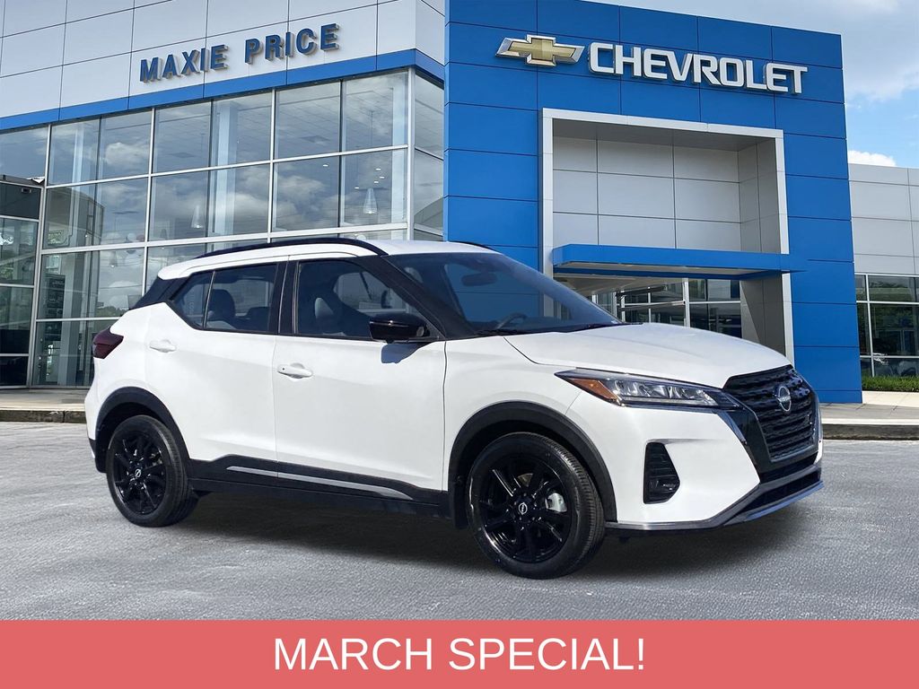 2023 Nissan Kicks SR