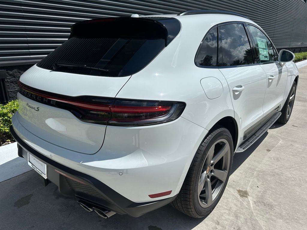 Thumbnail: 2025 Porsche Macan - 9