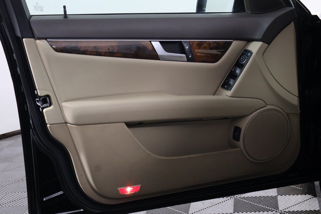 Thumbnail: 2012 Mercedes-Benz C-Class - 12