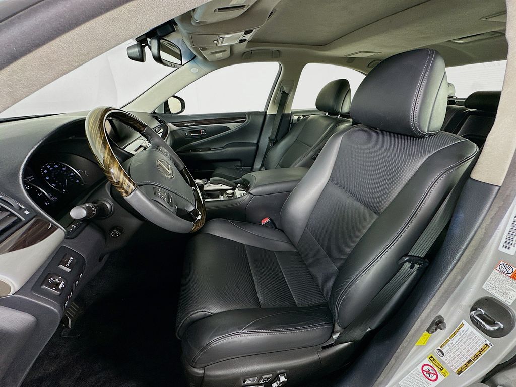 Thumbnail: 2016 Lexus LS - 19