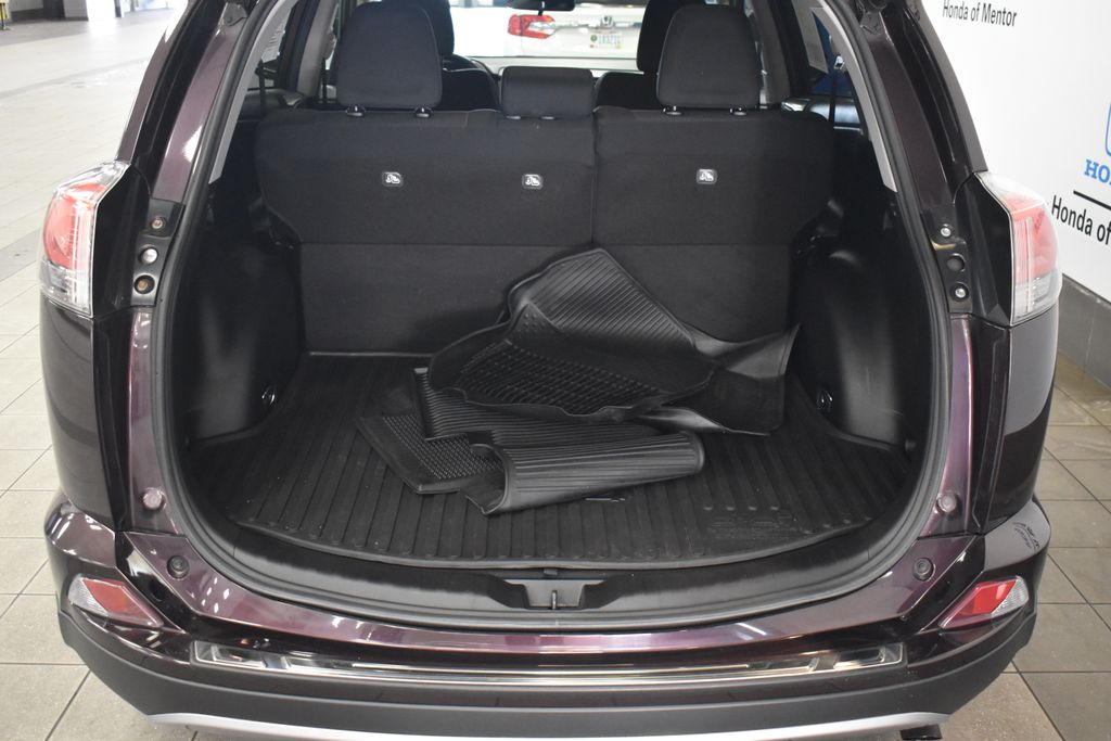 2018 Toyota RAV4 XLE 5