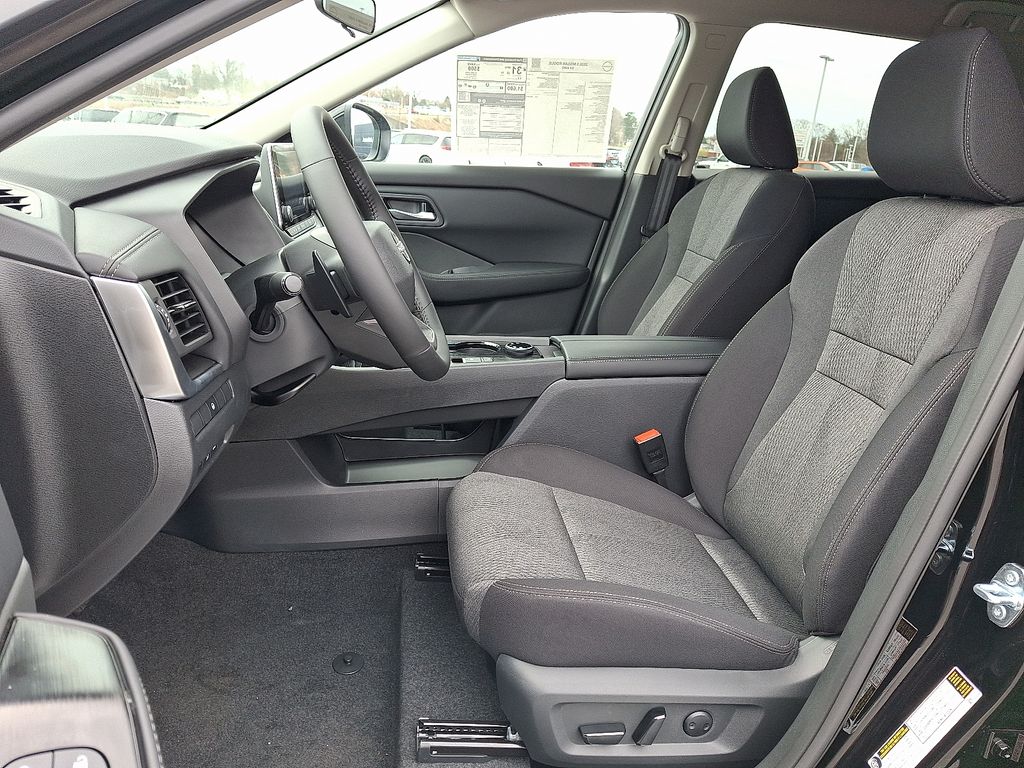 2026 Nissan Rogue — photo 9