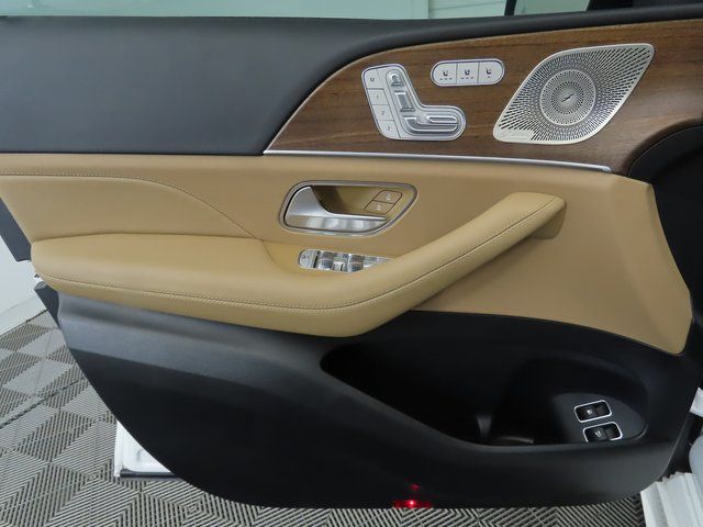 Thumbnail: 2025 Mercedes-Benz GLE - 25