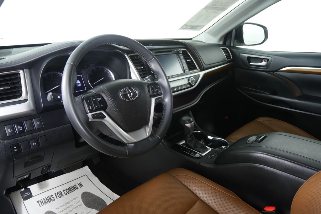 Thumbnail: 2019 Toyota Highlander - 12