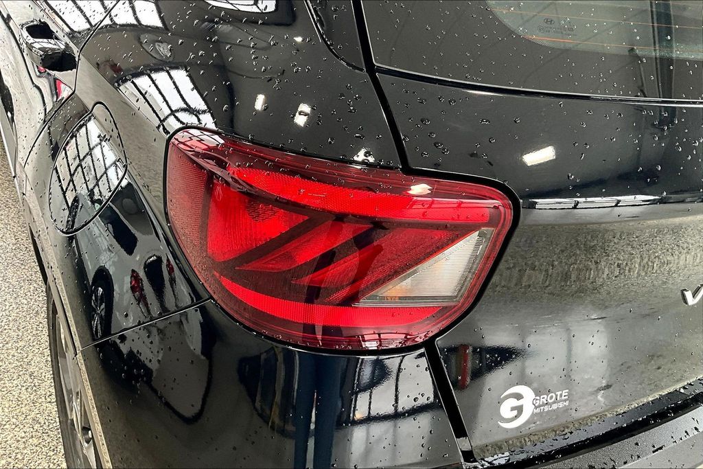 Used 2023 Black Hyundai SEL image 31