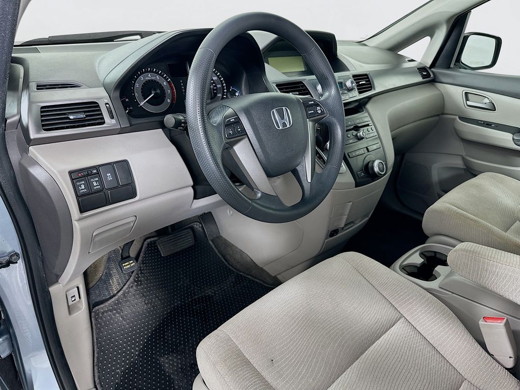 Thumbnail: 2011 Honda Odyssey - 9