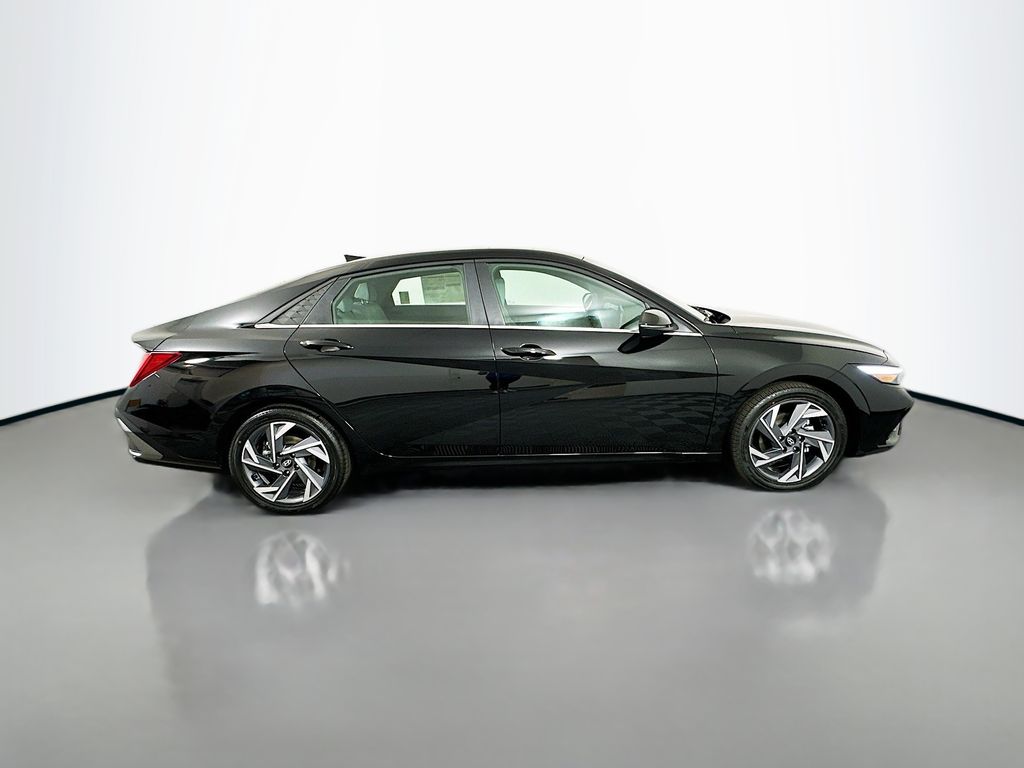 Thumbnail: 2025 Hyundai Elantra - 4
