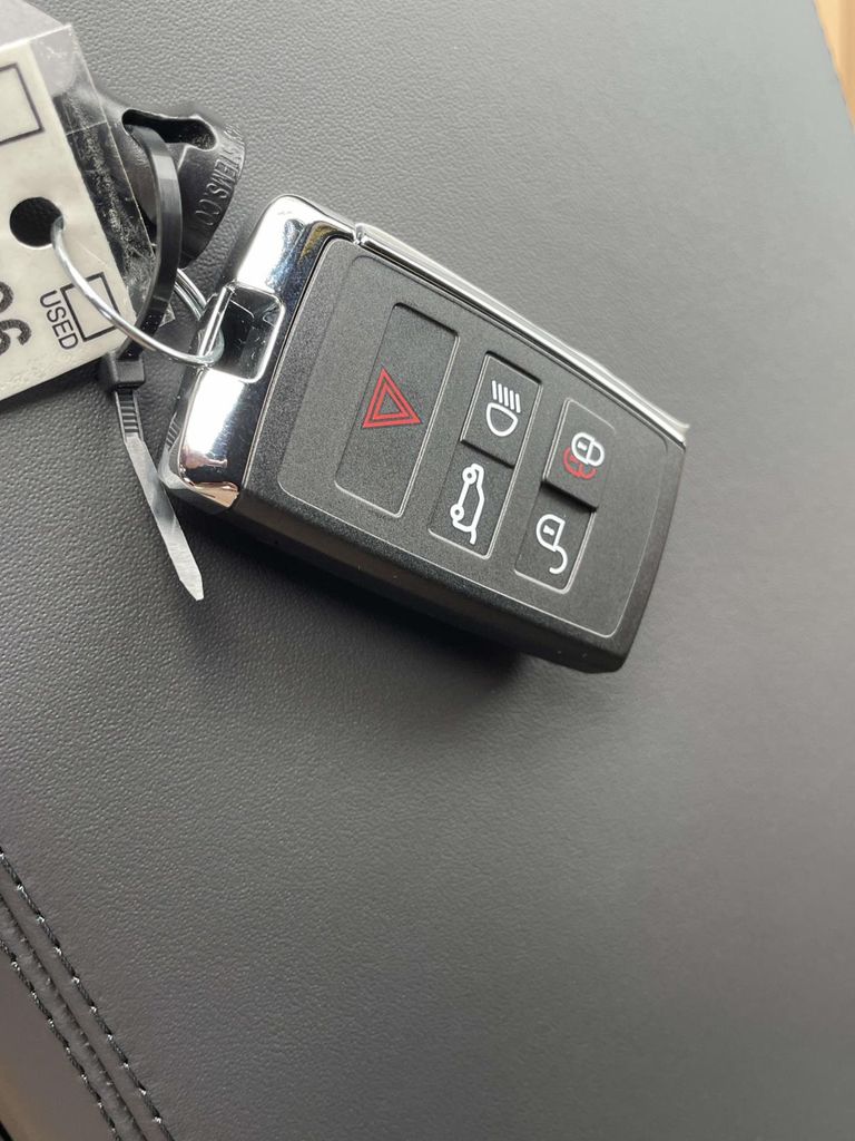New 2026 White Land Rover Dynamic SE image 41
