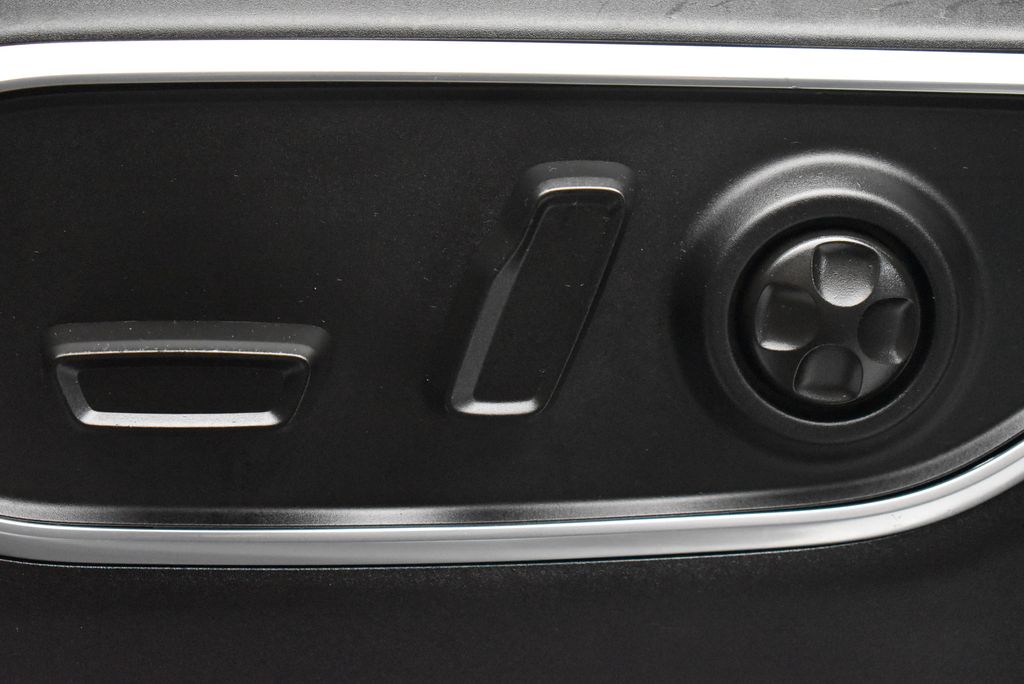 Thumbnail: 2024 Jeep Wagoneer - 16