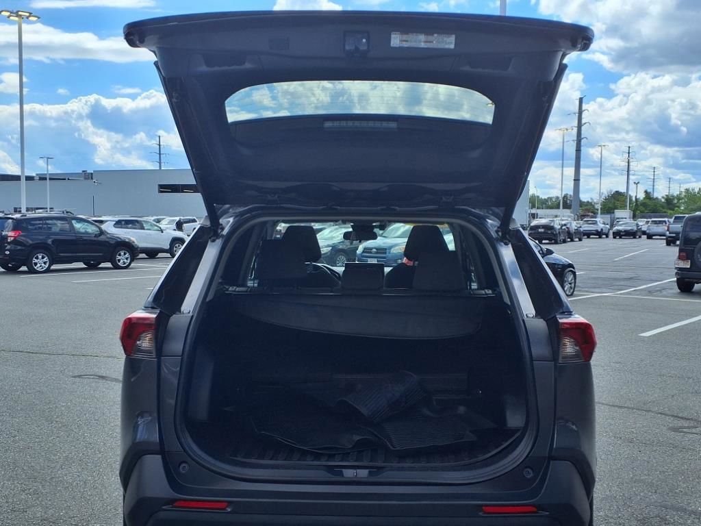 2022 Toyota RAV4 XLE photo 11