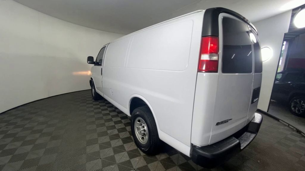 2017 Chevrolet Express 2500 Work Van 7