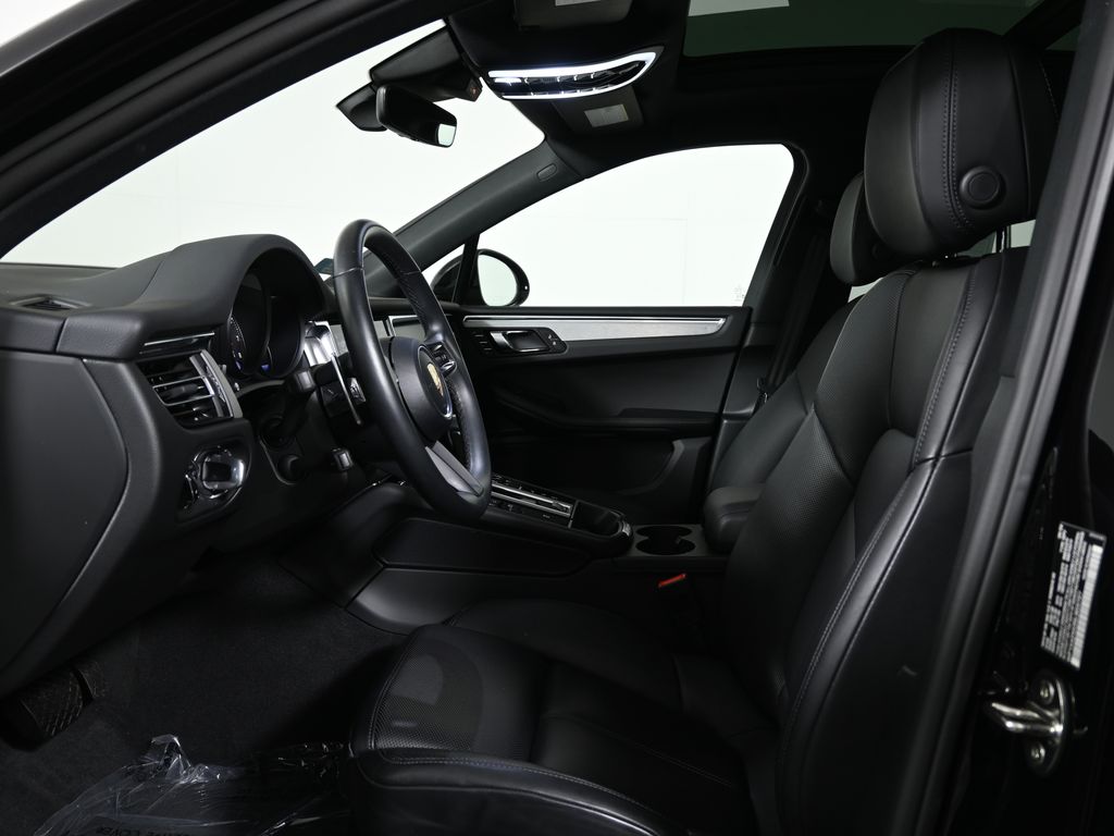 Thumbnail: 2025 Porsche Macan - 5