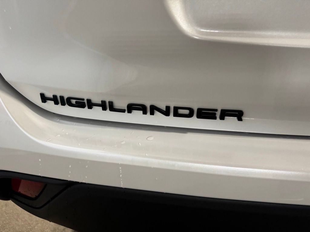 Thumbnail: 2025 Toyota Highlander - 24