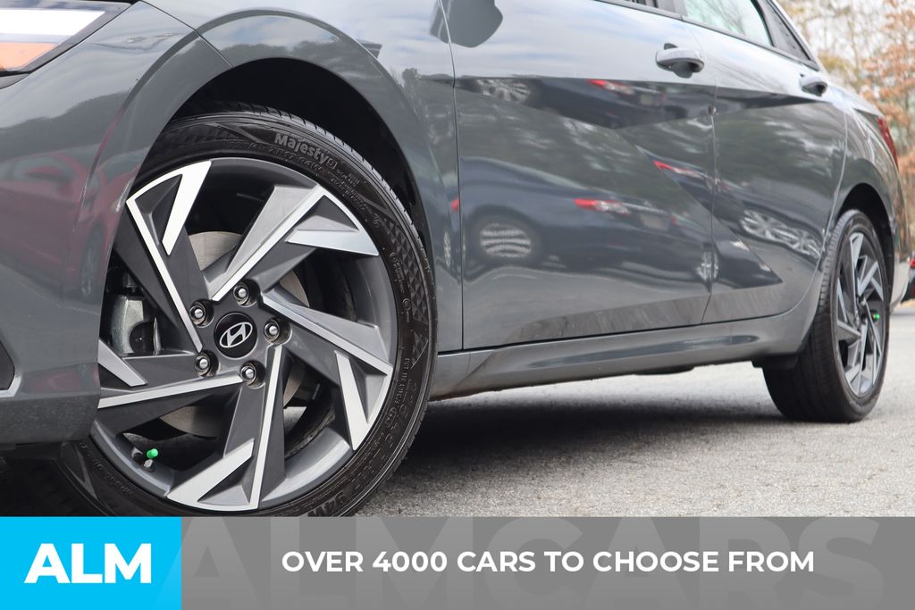 Used 2025 Gray Hyundai SEL Sport image 3