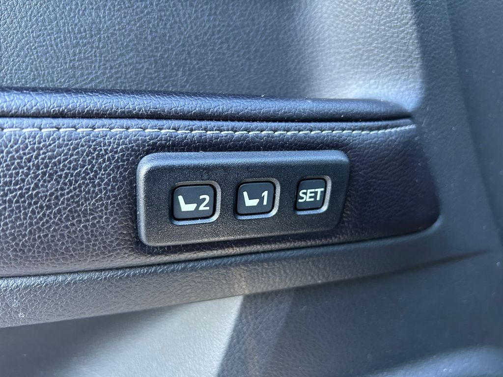 Thumbnail: 2016 Toyota 4Runner - 17