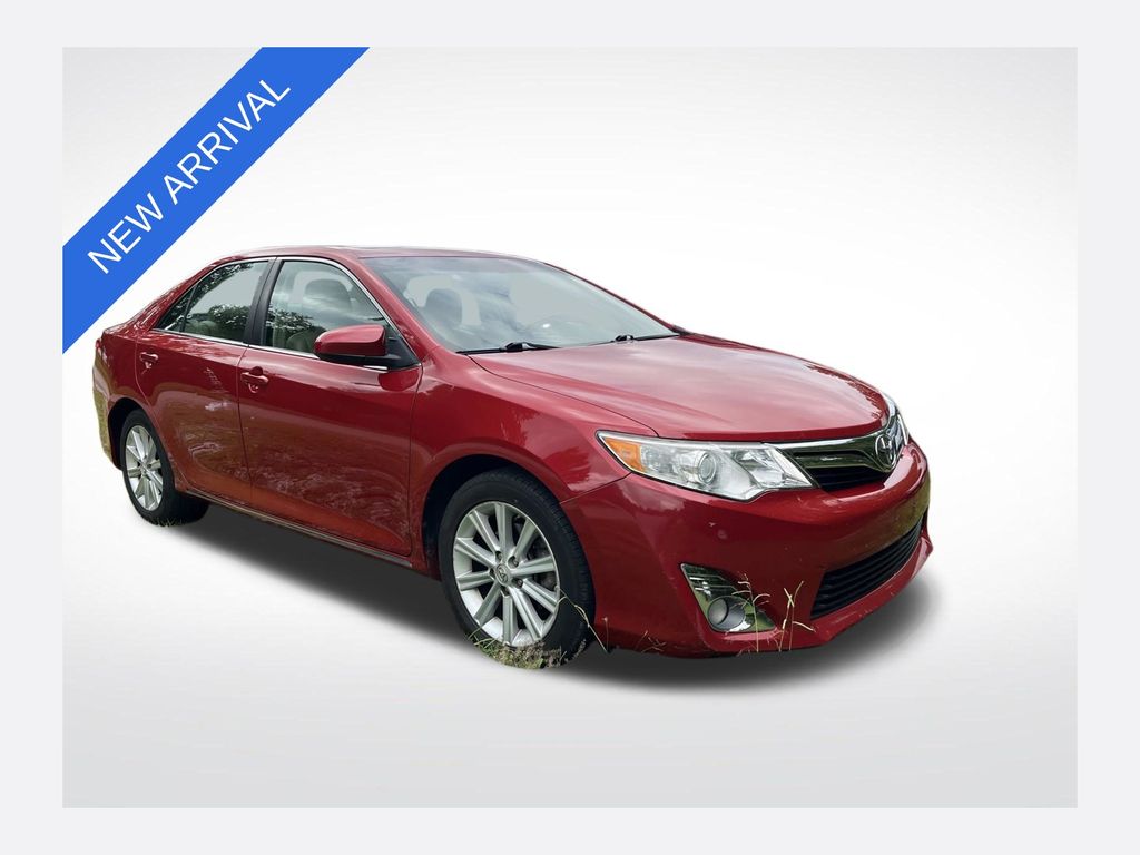 Barcelona Red Metallic 2013 Toyota Camry Sedan Front-Wheel Drive 6-Speed Automatic