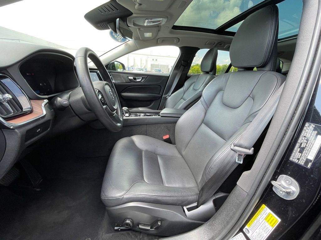 Thumbnail: 2025 Volvo S60 - 25