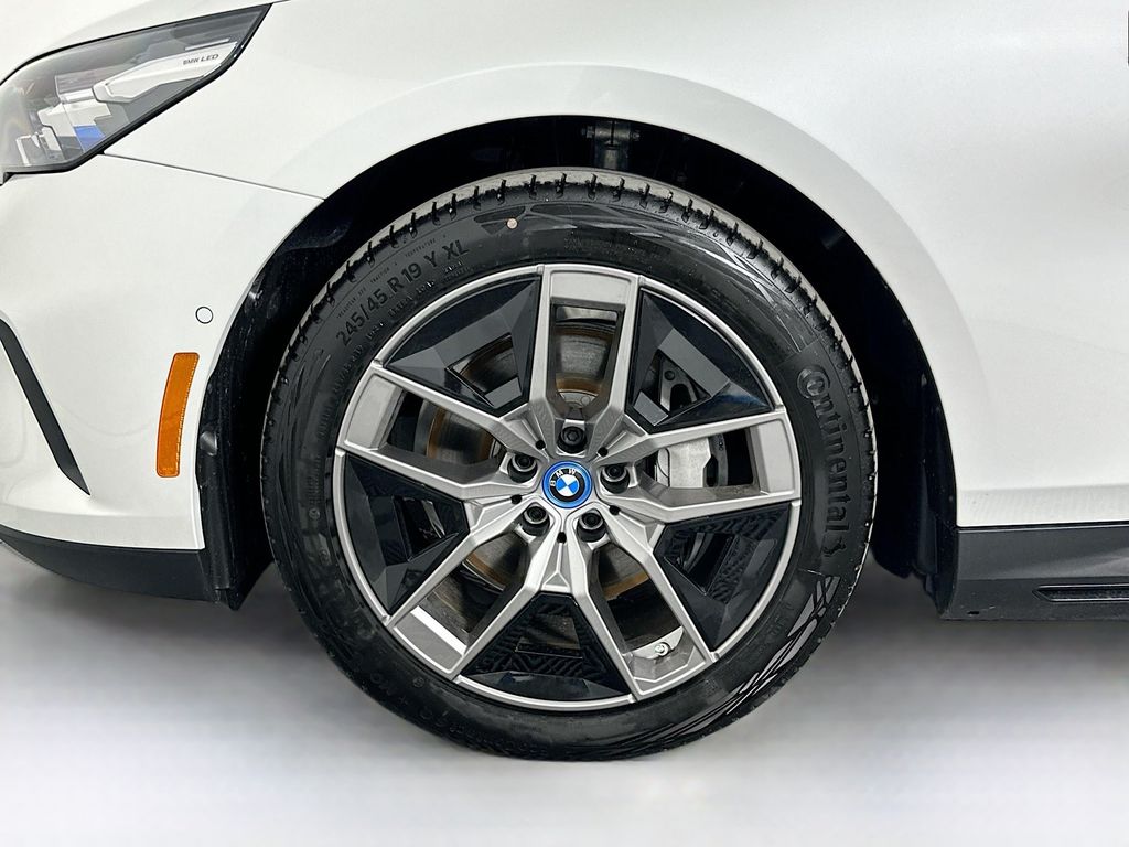 Thumbnail: 2024 BMW i5 - 23