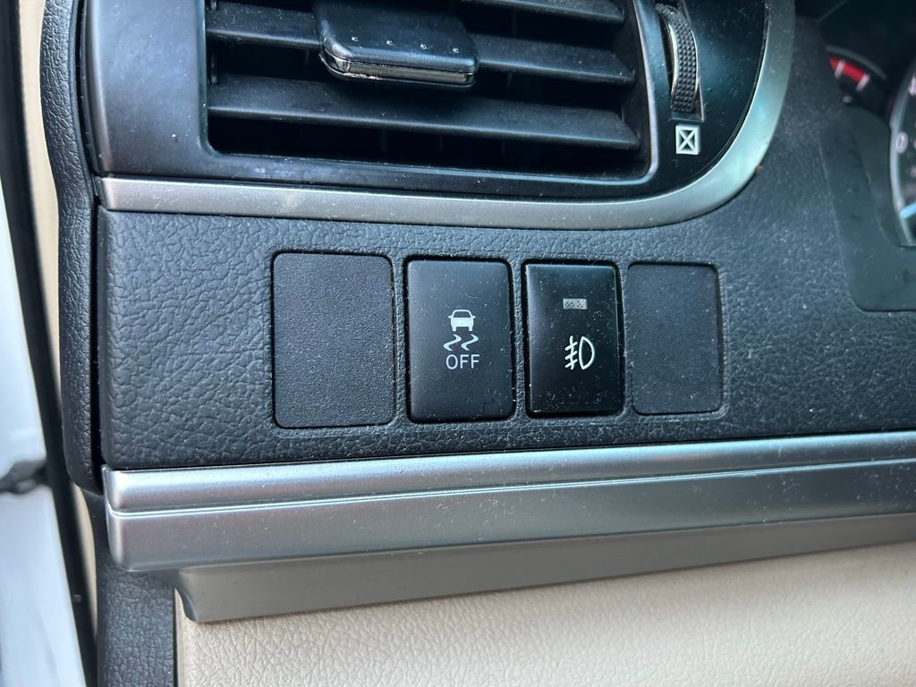 Thumbnail: 2013 Toyota Camry - 18