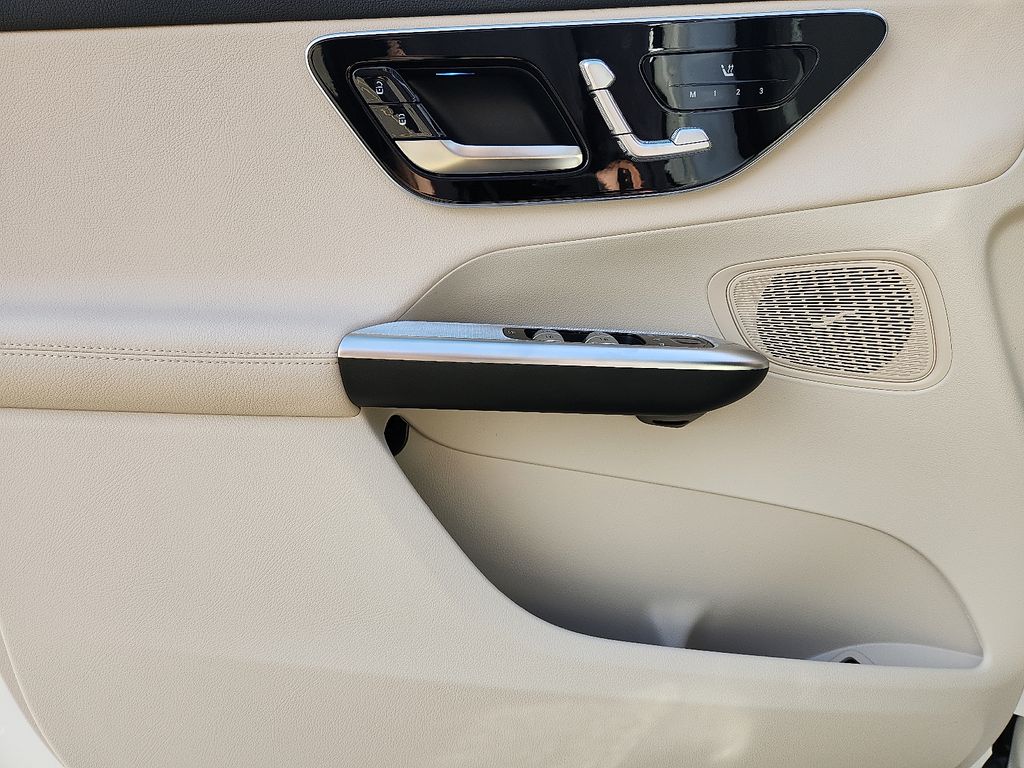 Thumbnail: 2026 Mercedes-Benz GLC - 9